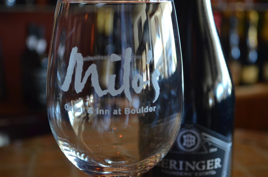 Milo'S Inn At Boulder Boulder City Eksteriør billede